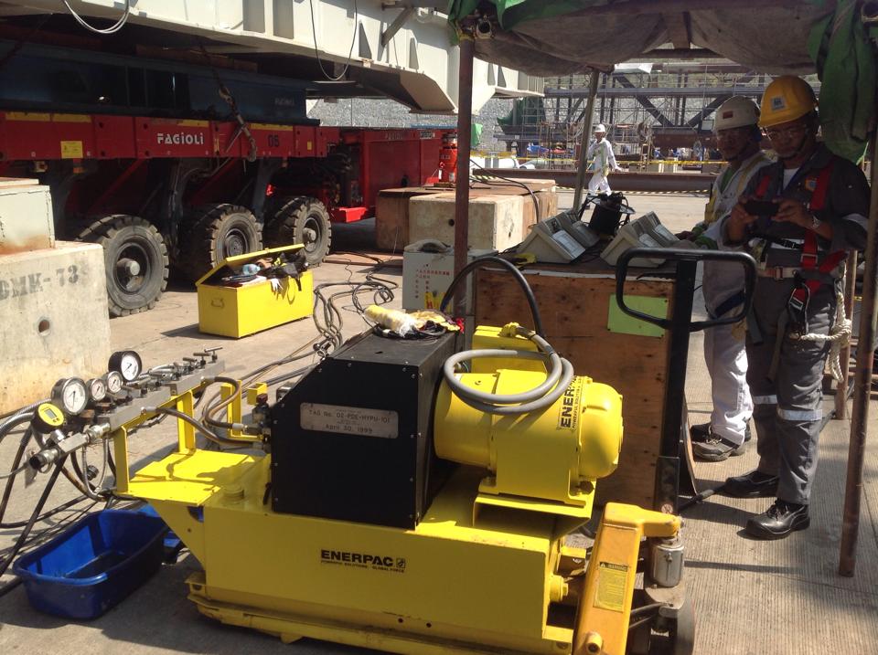 Oil & Gas 3 Oil & Gas 3